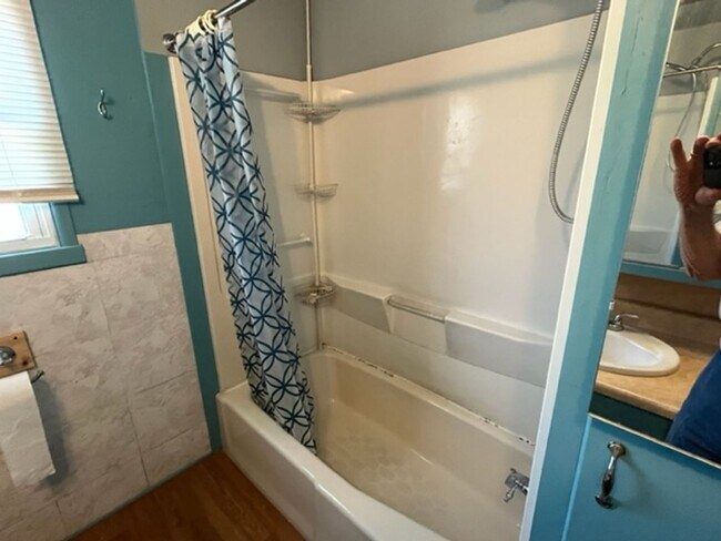 Building Photo - 3411 NE 22nd Ave