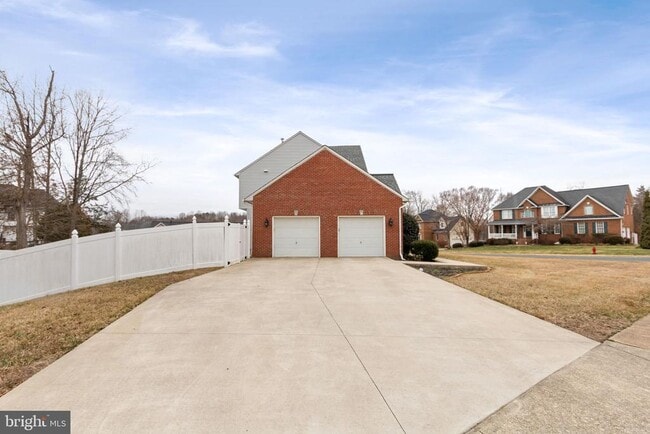 Building Photo - 6910 Governors Grant Ln