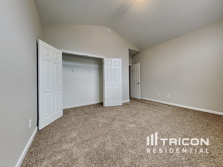 Building Photo - 123 Hearthwood Cir