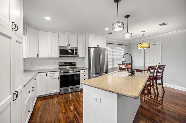 Building Photo - 310 Goldenrod Ct