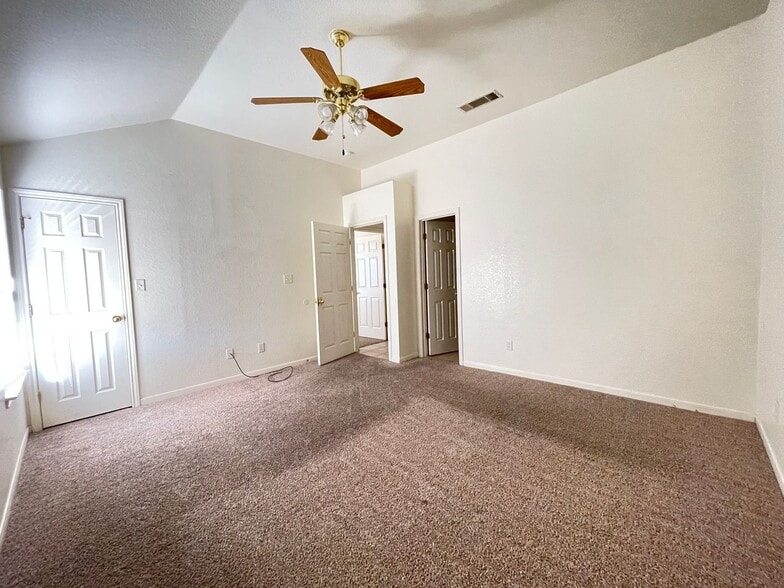 Building Photo - 4800 John David Dr