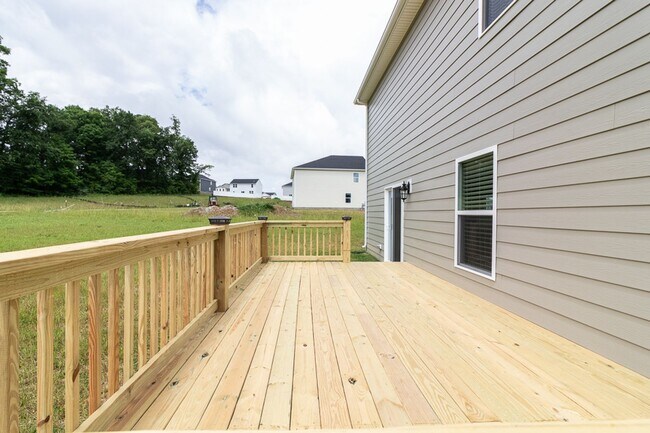 Building Photo - 104 Ashwood Ave