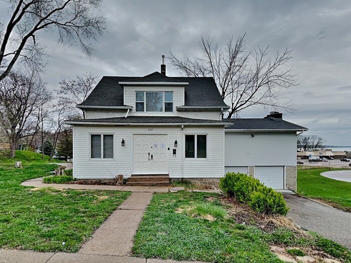 Primary Photo - 212 Division St E