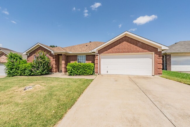 Building Photo - Spacious single-story 4-bedroom, 2-bath home in Arlington, Mansfield ISD