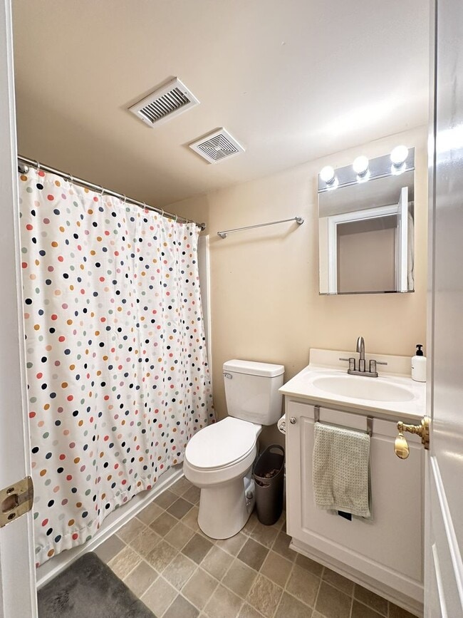 Building Photo - 1272 Villa Ln