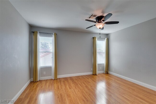 Building Photo - 225 Comanche Pl