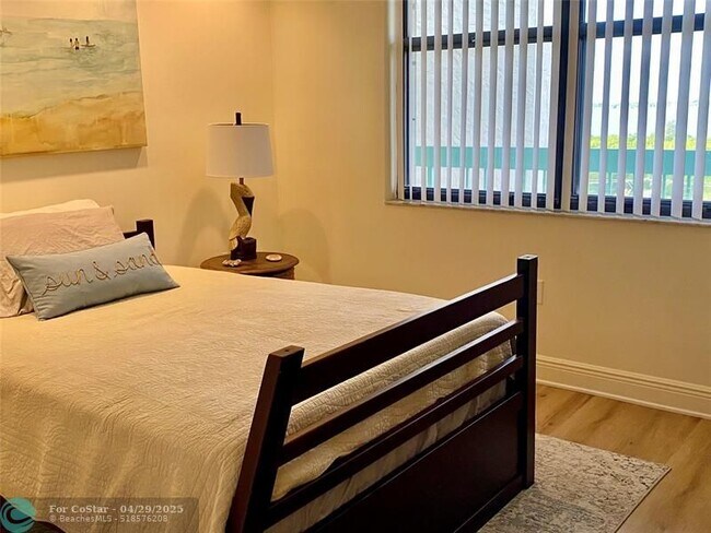 Building Photo - 9900 S Ocean Dr