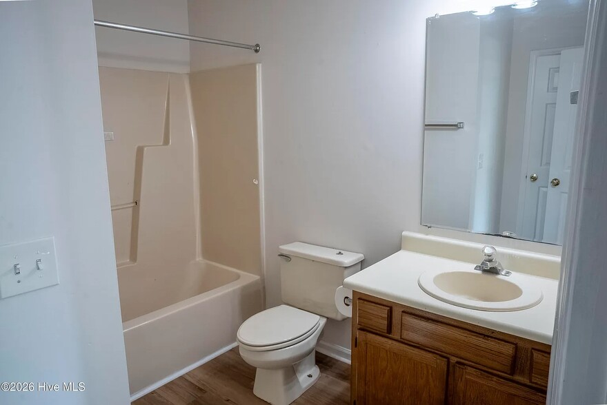 Building Photo - 137 Lullwater Dr