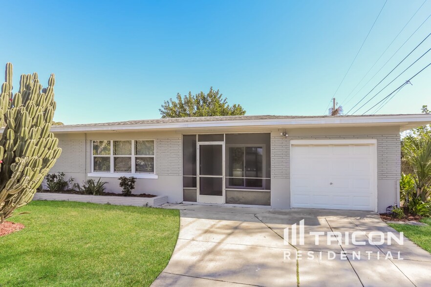 Primary Photo - 4015 46th St N