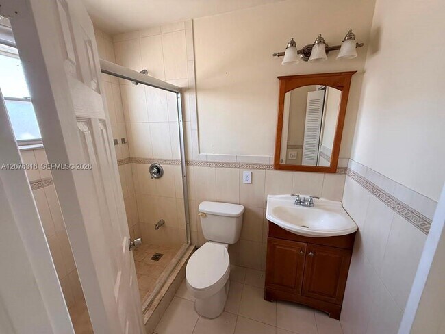 Building Photo - 1154 W 35th St