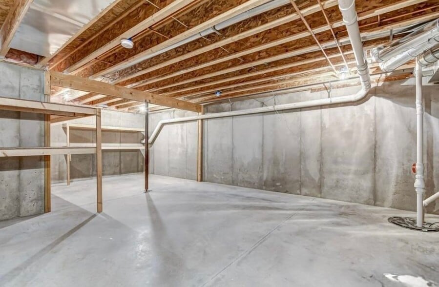 Building Photo - 1811 Spartan Dr