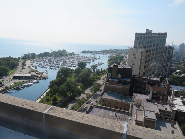 Building Photo - 3550 N Lake Shore Dr