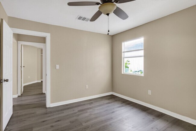 Building Photo - 2520 Hickory St