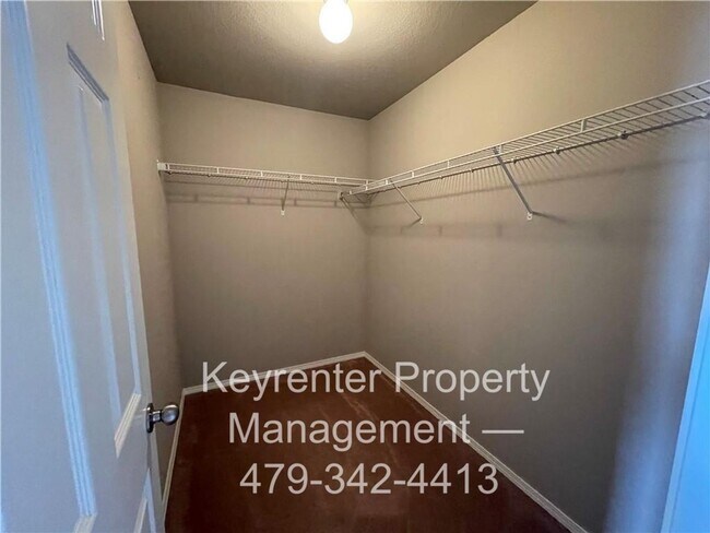 Building Photo - Spacious 3-Bedroom Springdale Home with Fenced Yard