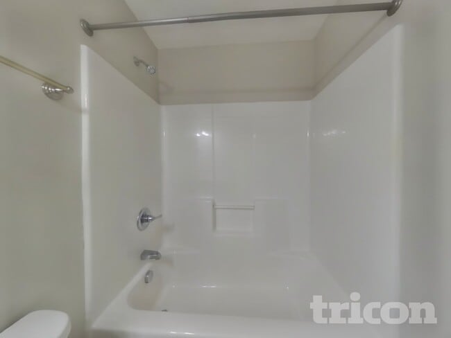 Building Photo - 1820 Elizabeth Ln