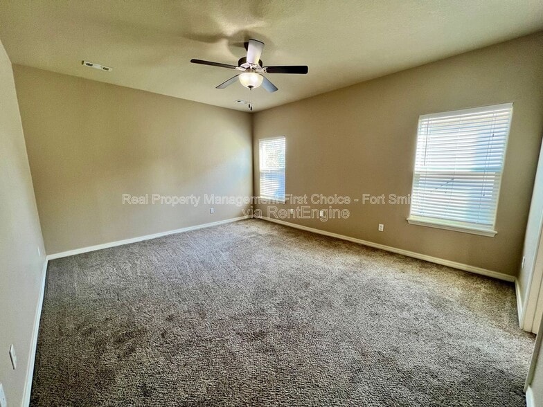 Building Photo - 615 Ridge Point Dr