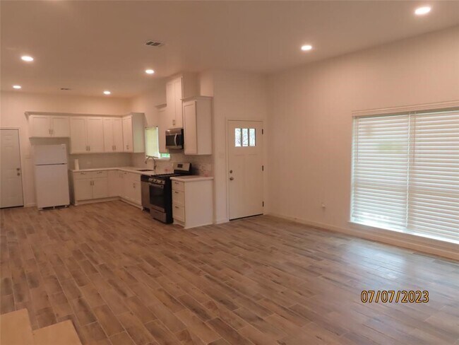 Building Photo - 403 High Ridge St