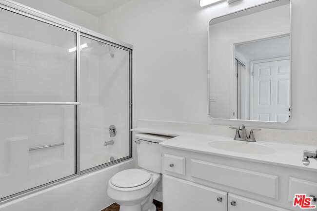 Building Photo - 2050 S Bentley Ave