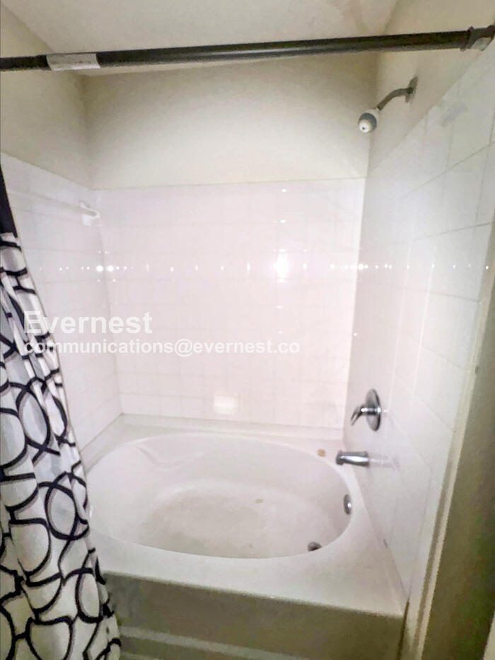 Building Photo - 7688 Creekside Ln