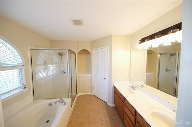 Building Photo - 27 Fern Ave