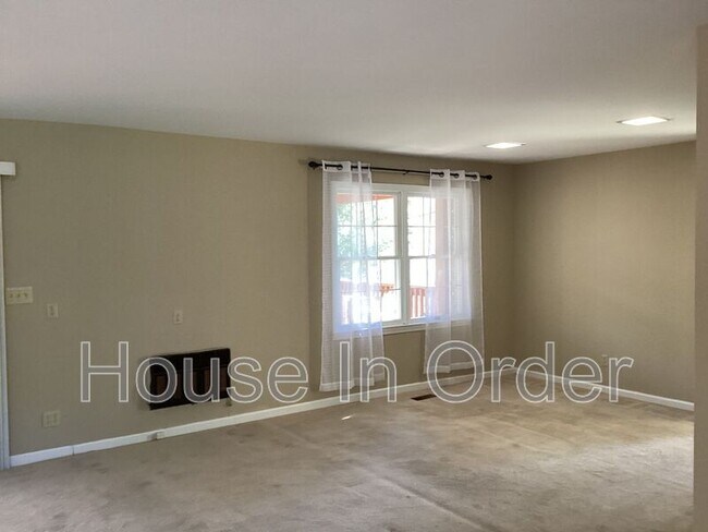 Building Photo - 112 Crooked Creek Rd