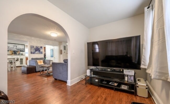 Building Photo - 372 W Hazelwood Ave