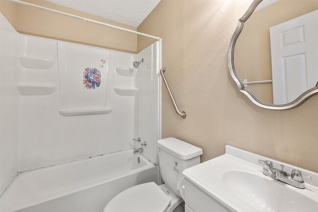 Primary Photo - 7422 Oriole St