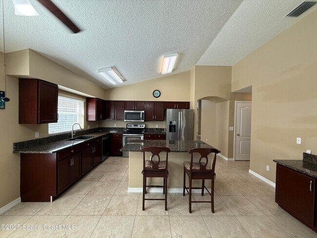 Building Photo - 1634 Sun Gazer Dr