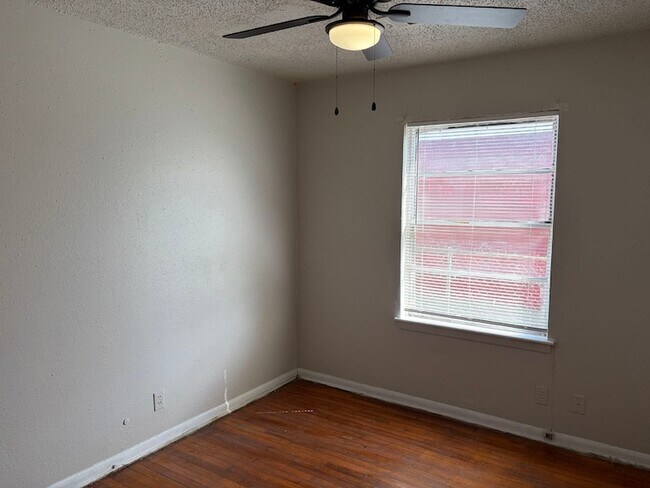 Building Photo - 5530 Lakefield Dr