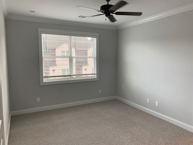 Building Photo - College Oaks