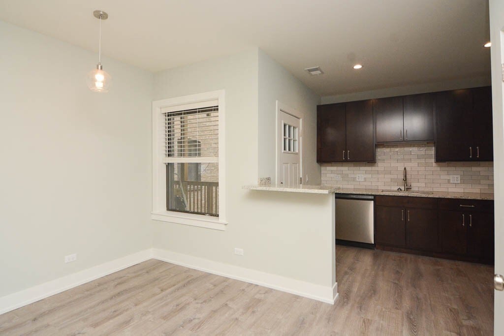 Building Photo - 1152 Maple Ave