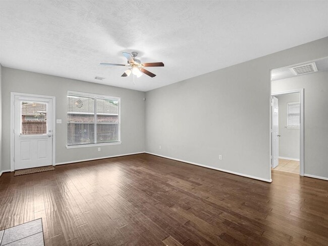 Building Photo - 23301 Tuttle Ct