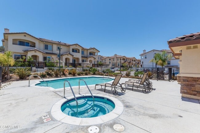 Building Photo - 327 Newbury Vista Ln