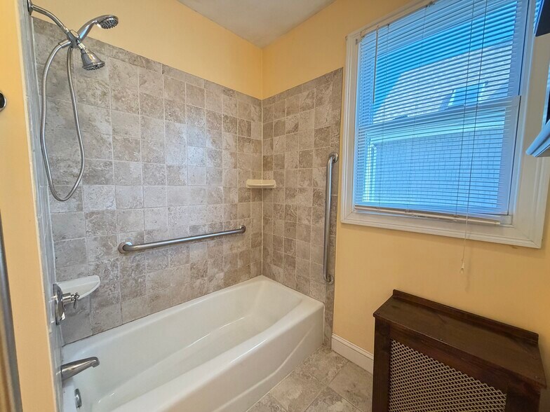 Bathroom - 37 Leach St