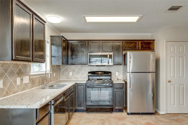 Building Photo - 3807 Eagles Nest St
