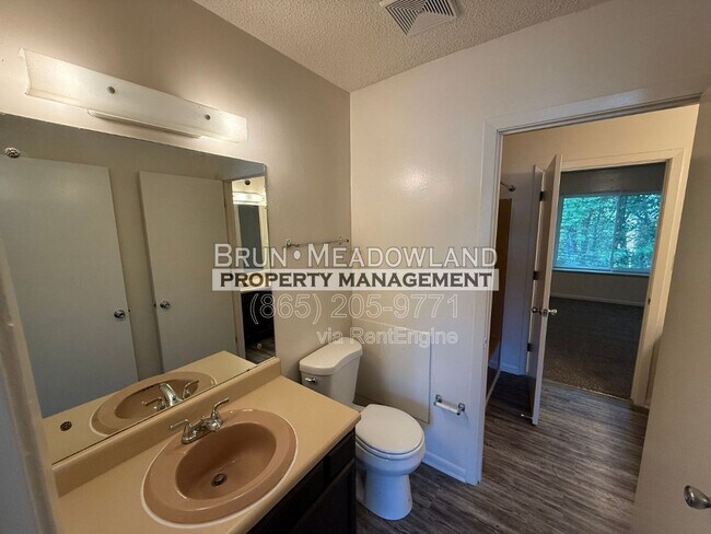 Building Photo - 10417 Victoria Dr