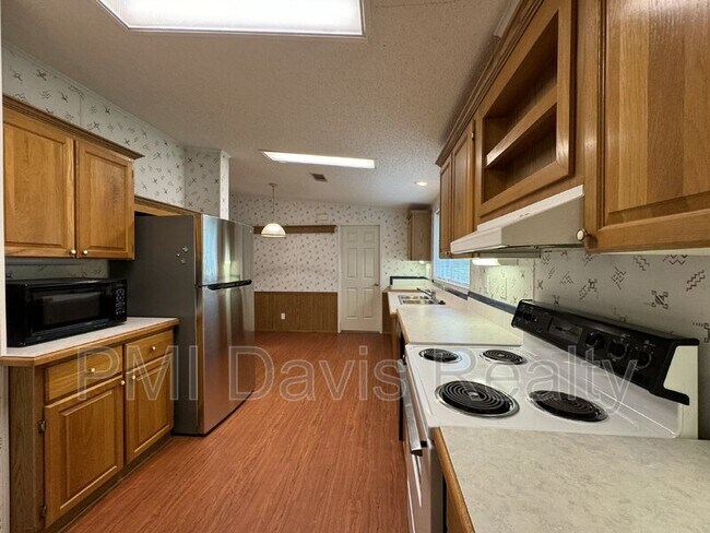 Building Photo - 149 Aster Ave
