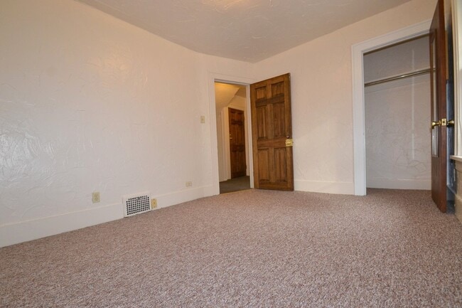 Building Photo - 567 Cross Ct