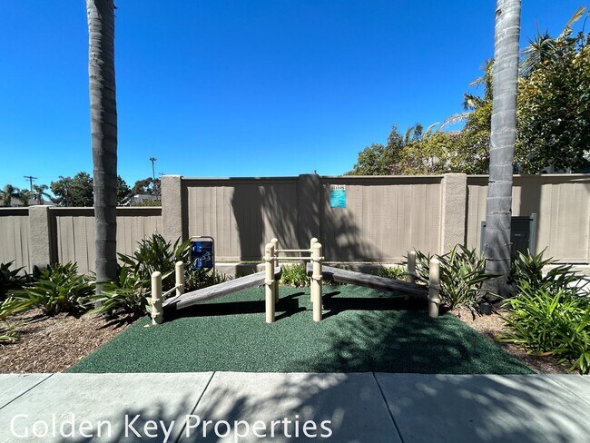 Building Photo - Beautiful Tri-Level Condo in The Bluffs at Carlsbad with Lagoon Views!!