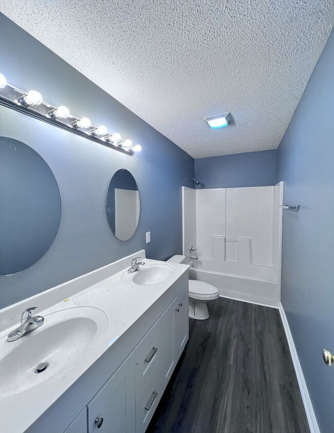 Building Photo - FOR RENT DAVIE CO!