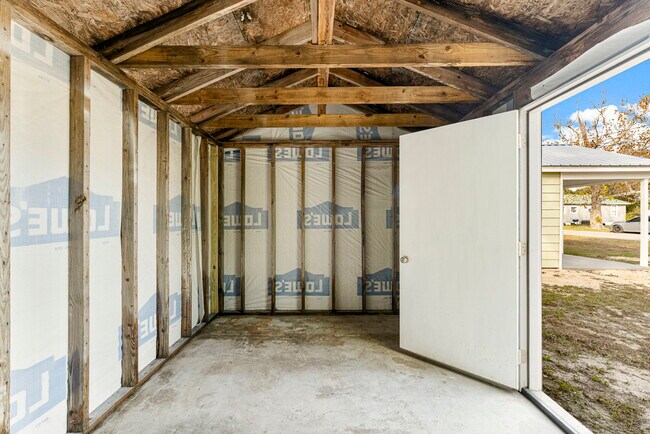 Building Photo - 1020 E 14th St