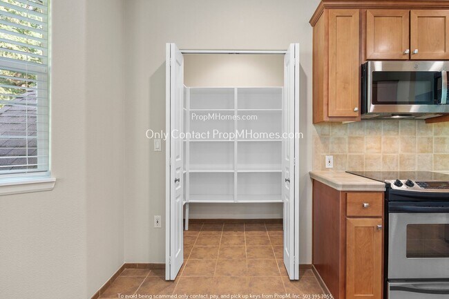 Building Photo - Elegant Condo with Dual Balconies and Spac...