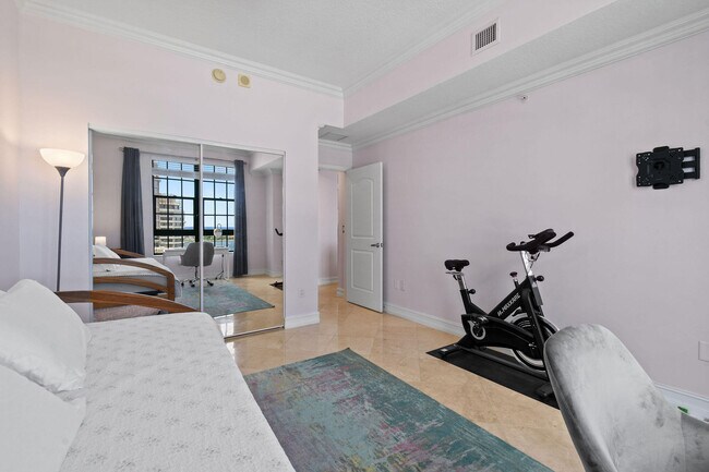 Building Photo - 701 S Olive Ave