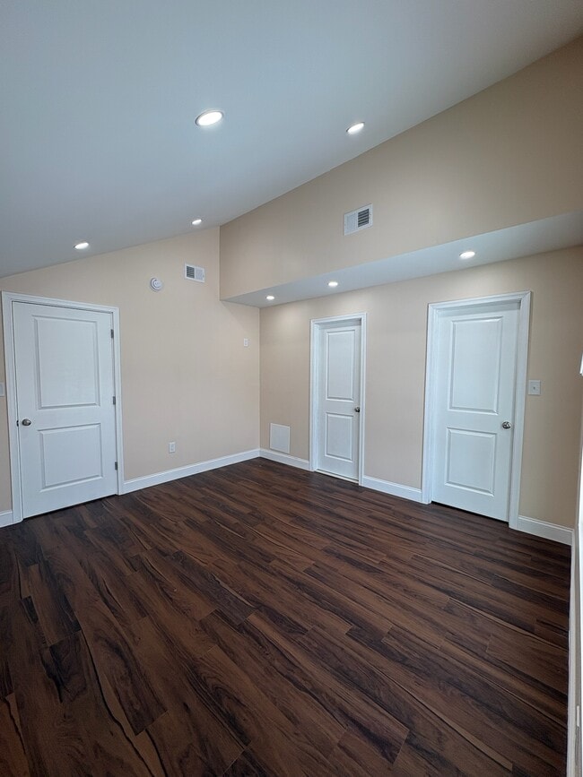 Building Photo - 516 Delaware Ave