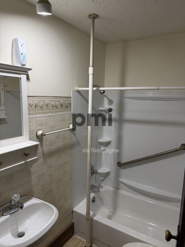 Building Photo - 1803 Madison Ave