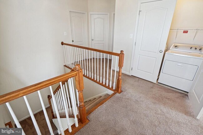 Building Photo - 43085 Thoroughfare Gap Terrace