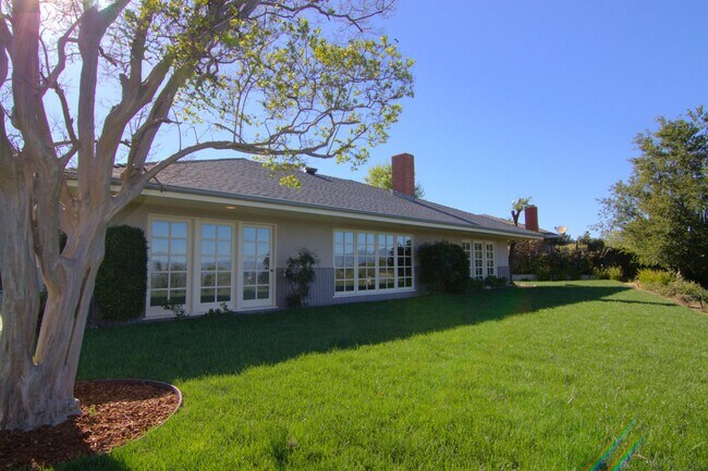 Building Photo - 22503 Charlestown Dr