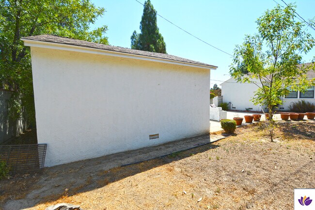 Building Photo - 16901 Hart St