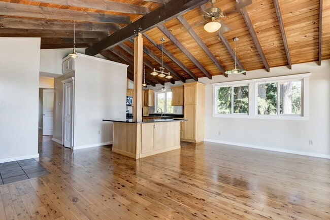 Building Photo - Beautiful Home in Polnell Shores