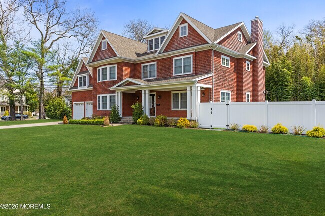 Building Photo - 558 Cedar Ave